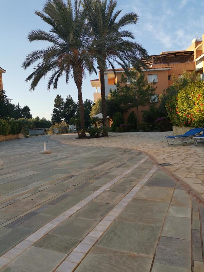 Iris Village, Near Kings Avenue Mall - By Imh Travel & Tours Pafos Dış mekan fotoğraf