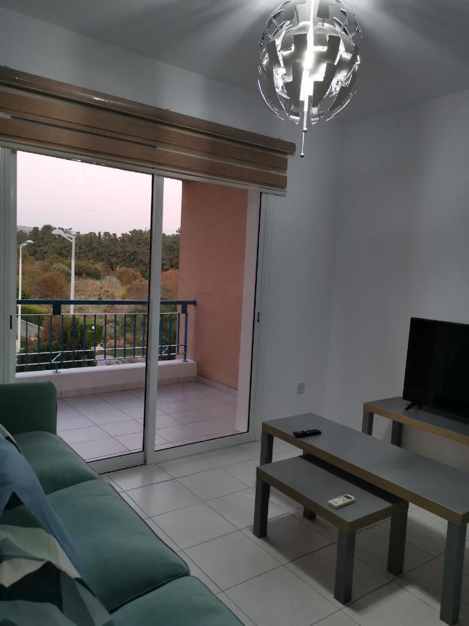 Iris Village, Near Kings Avenue Mall - By Imh Travel & Tours Pafos Dış mekan fotoğraf